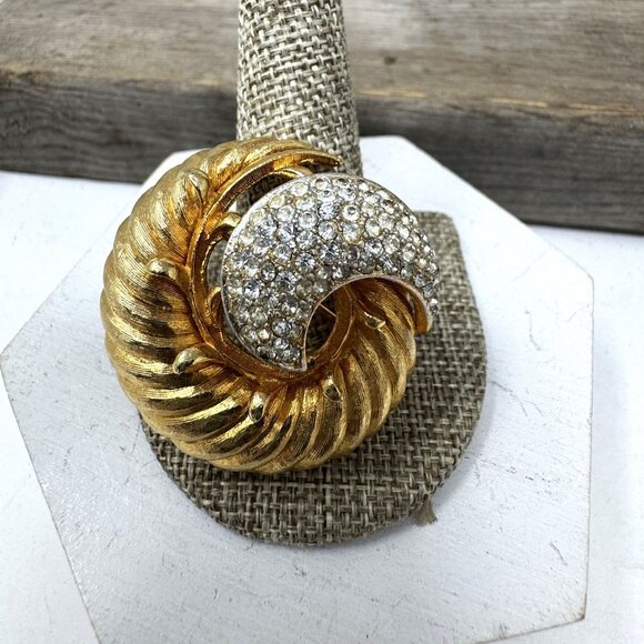 Vintage Gold & Rhinestone Swirl Brooch Pin 1.5" dia Dome Shape - Picture 5 of 5